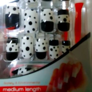 3/$16 MEDIUM LENGTH PRESS ON GLUE ON 💅NAILS FREE SALON QUALITY GLUE ✨️